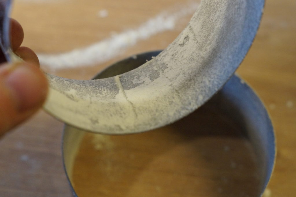 metalring with flour